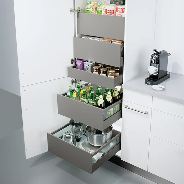 Hochschrank – Hochschrank mit Innenschubkasten und Auszügen