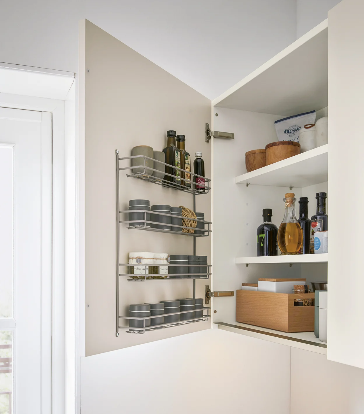 Oberschrank mit Gewürzdoseneinsatz